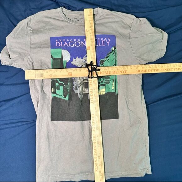 Universal Studios Gray Diagon Alley Short Sleeve Tee - Picture 7 of 7